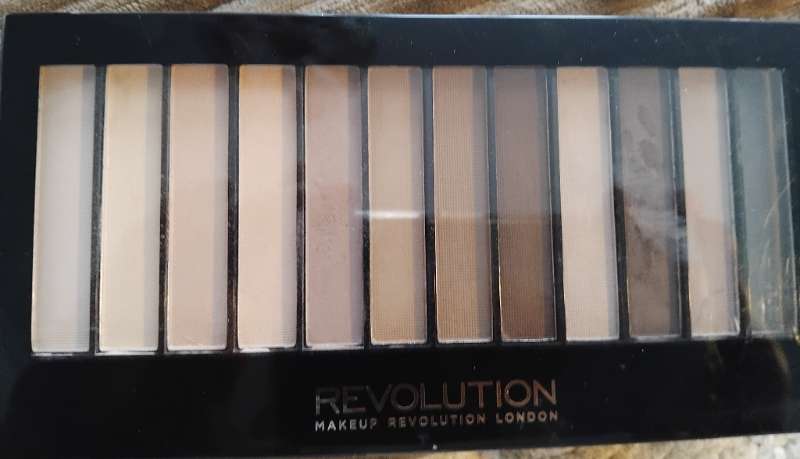 REVOLUTION Make up box
