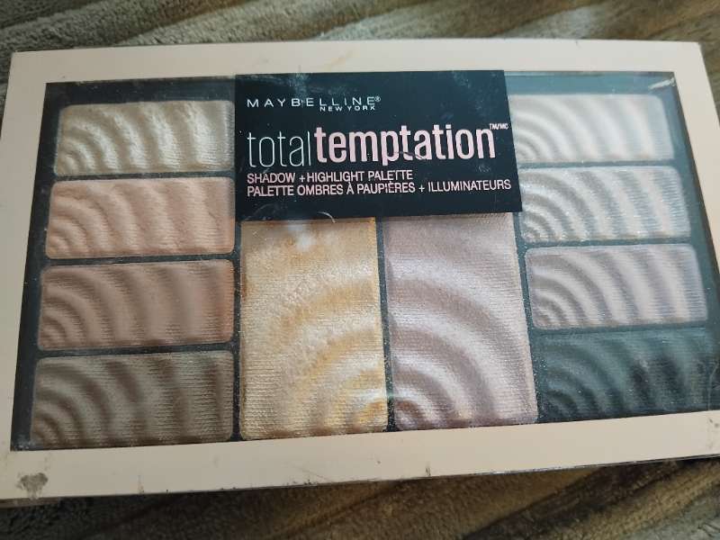 MAYBELLINE MAKE UP BOX