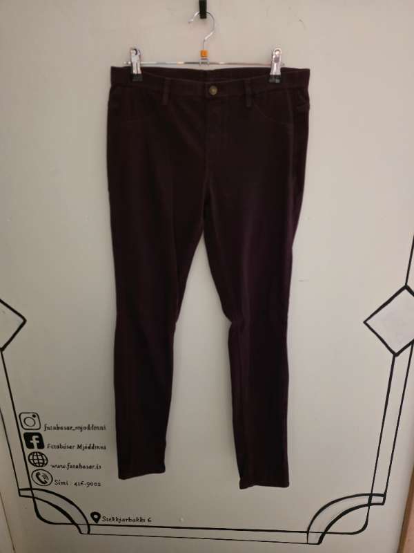 Buxur uniqlo dökkrauðar