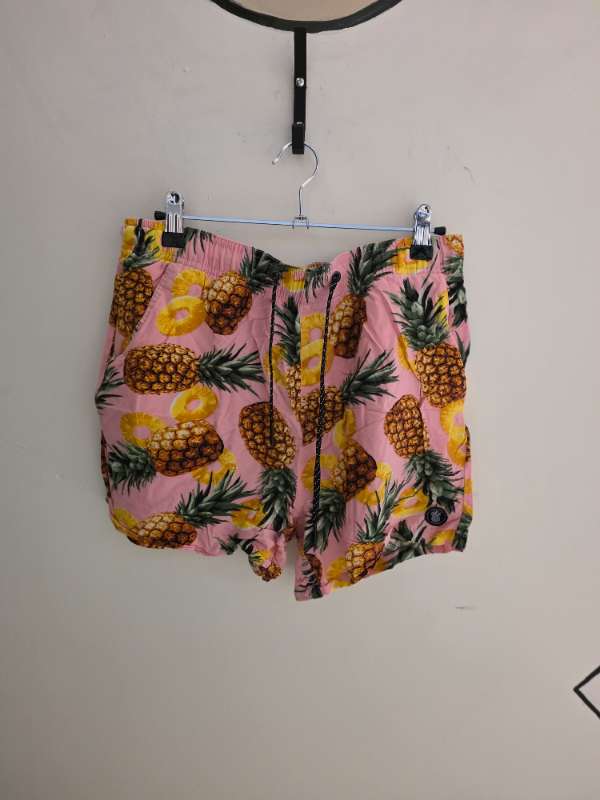 Stuttbuxur bleikar ananas