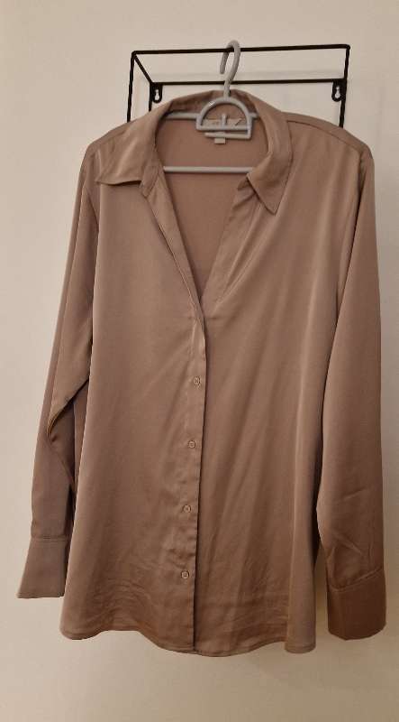 Skyrta HM ljósbrún