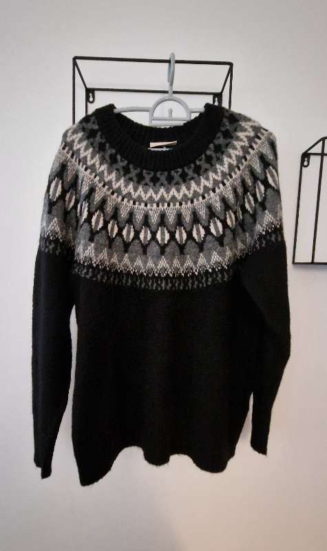 Peysa FREE/QUENT svört