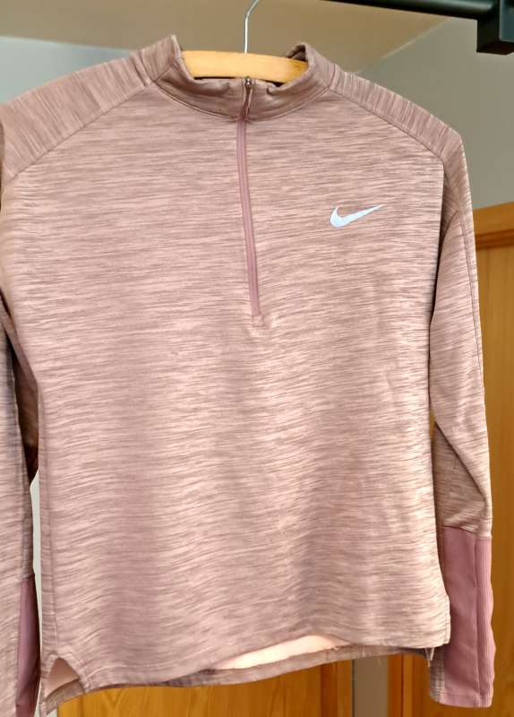 Bleik NIKE dri-fit hálfrennd kvk
