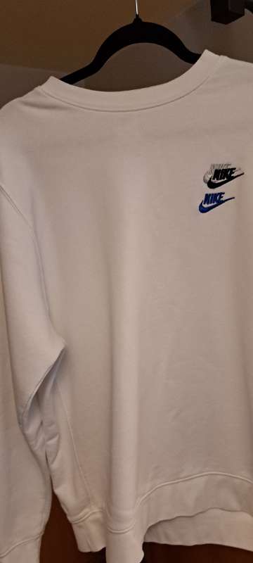 Hvít NIKE peysa