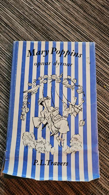 Mary Poppins opnar dyrnar bók