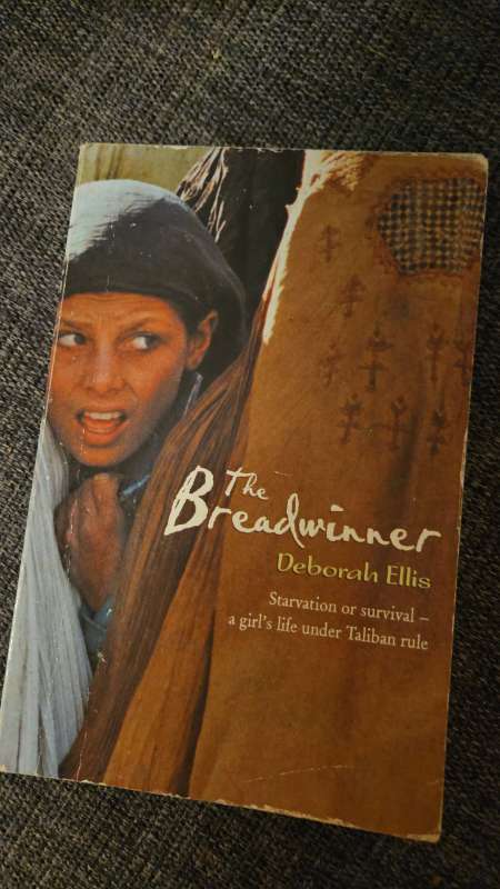 The breadwinner bók