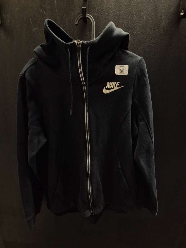 Nike hettupeysa