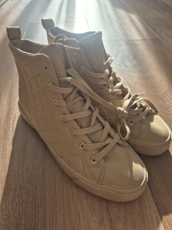 Nýjir skór beige