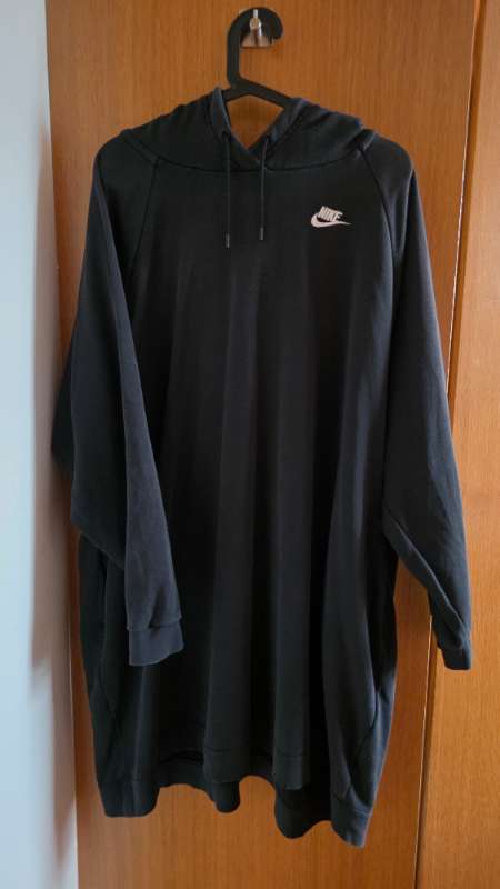 Nike svört peysa kjóll