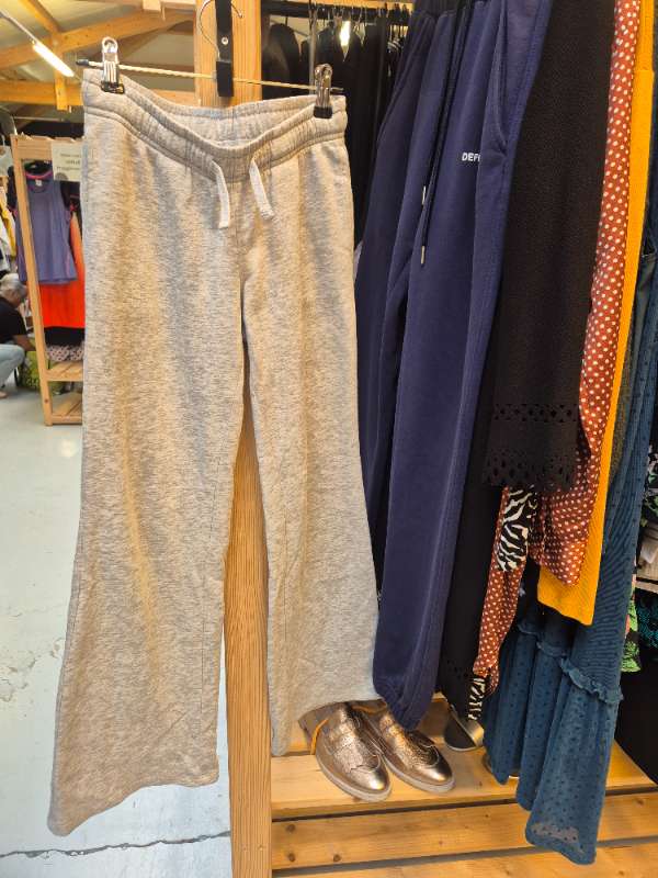 Gina tricot gráar jogging