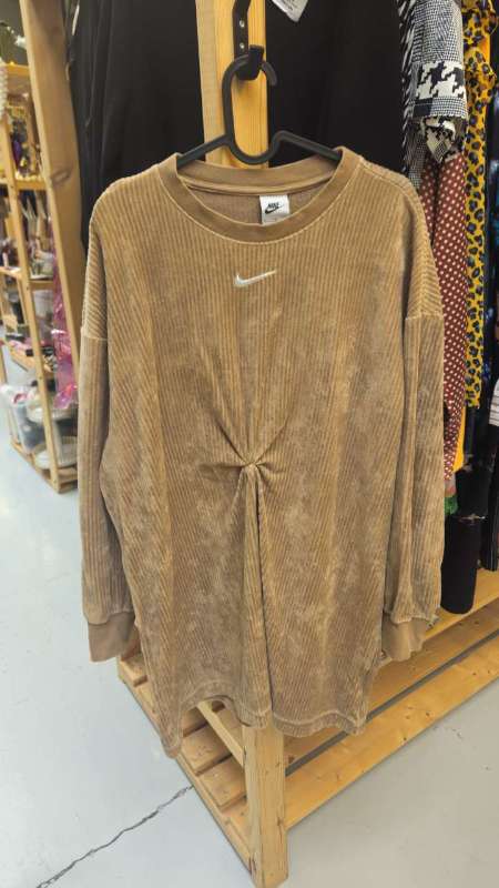 Nike kjóla peysa ljós brún