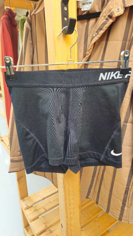 Nike stuttbuxur