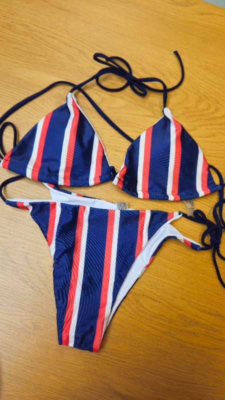 Röndótt bikini blátt/rautt/hvítt