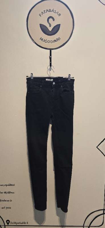 H&M skinny jeans svartar