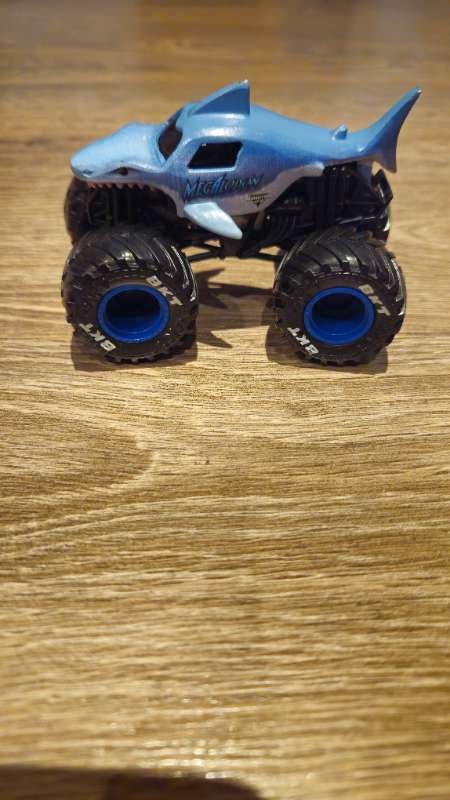 Monster truck bíll hákarl