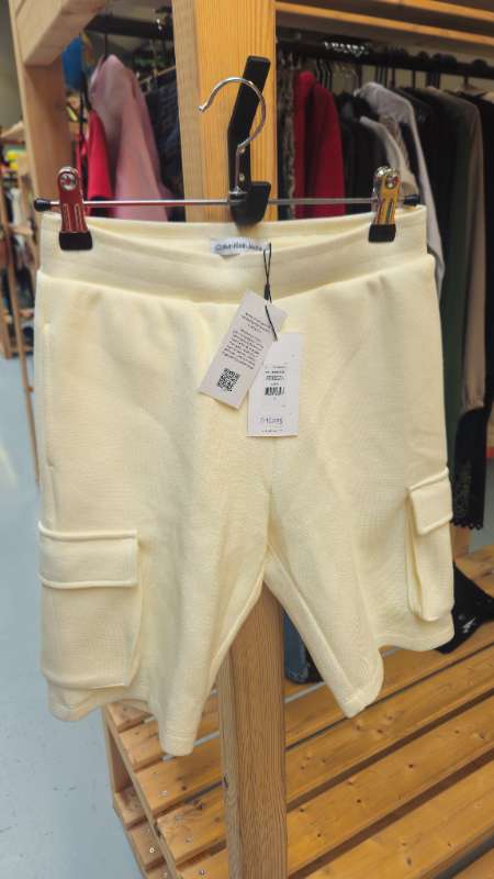 Calvin Klein stuttbuxur nýjar kremlitaðar