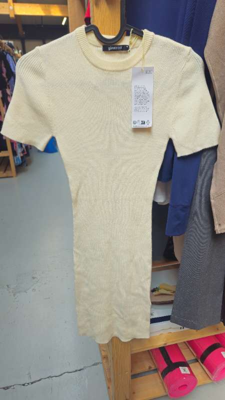 Gina Tricot kjóll stutterma nýr