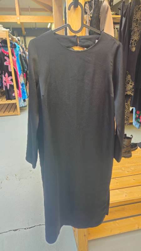 Kjóll svartur opinn í bakið asos