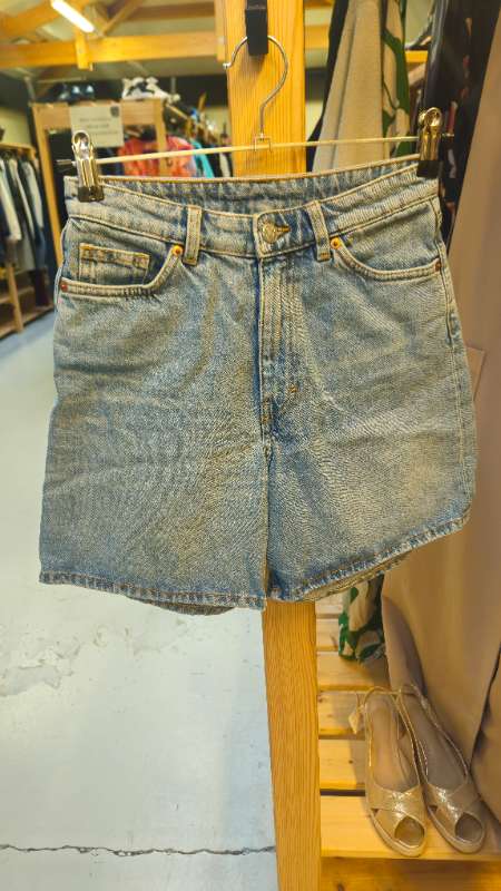 Monki stuttbuxur