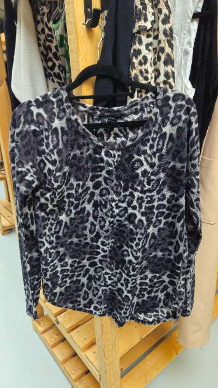 Rue21 hlébarðapeysa