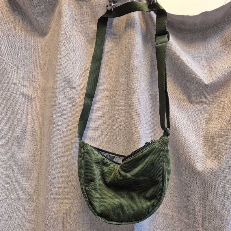 Ný ónotuð græn UNIQLO hliðartaska
