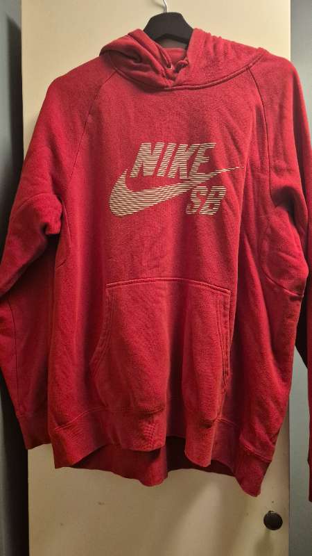 Nike peysa rauð