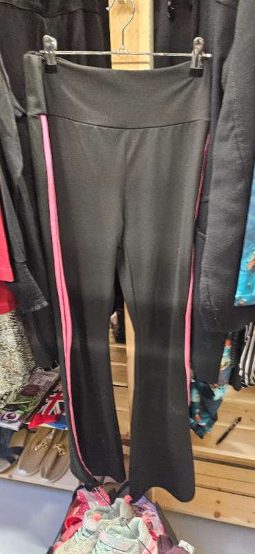Buxur með bleikum röndum