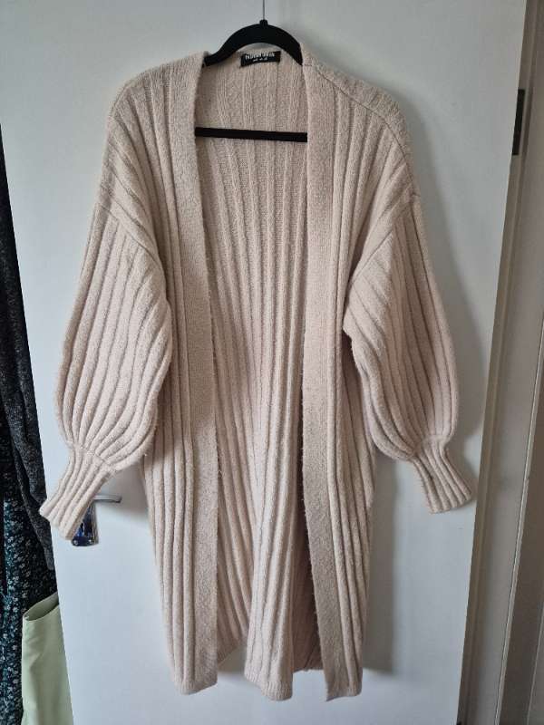 Fashion Union beige opin peysa