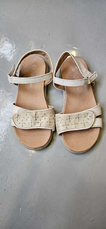 Sandalar
