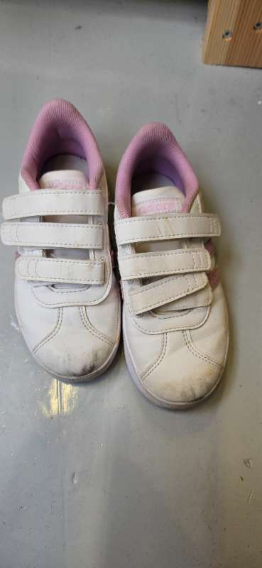 Adidas skór