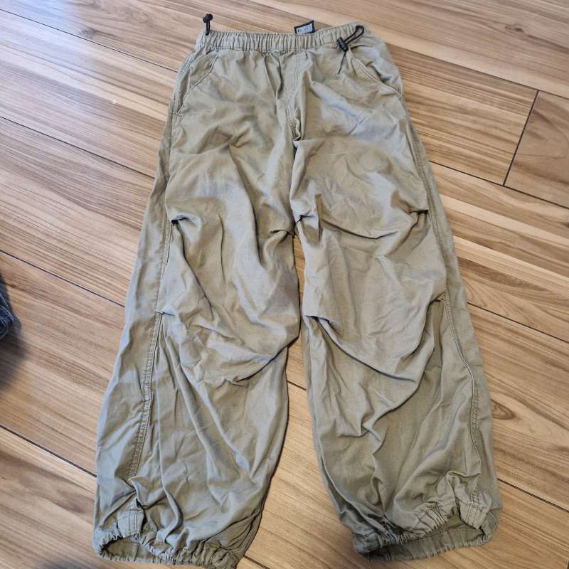 Buxur grænar H&M