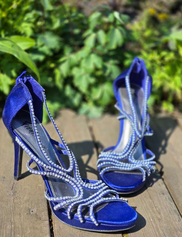 Bláir hælaskór ónotaðir