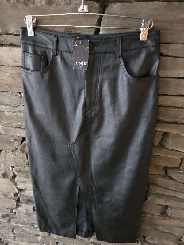 Júník faux leather pils