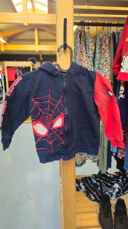 Spiderman peysa rennd