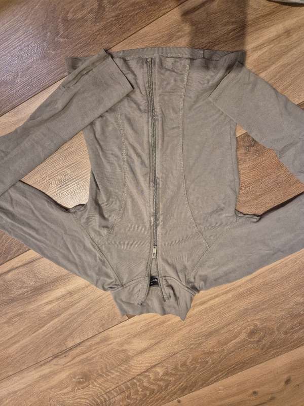 Gina tricot peysa