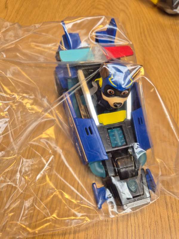 Hvolpasveit keppir með hljóðum.