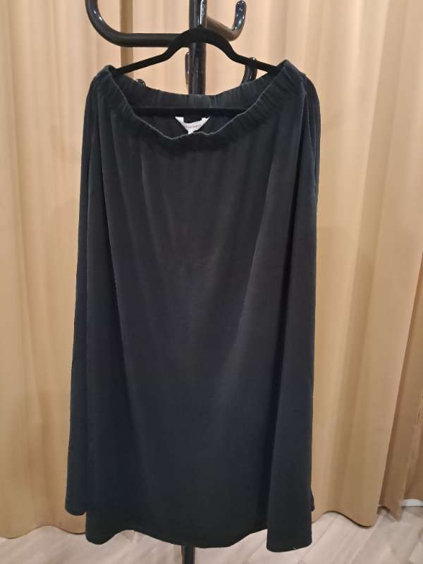 Nýtt svart pils st L/XL
