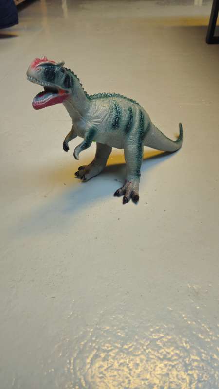 Risaeðla grá +hljóð