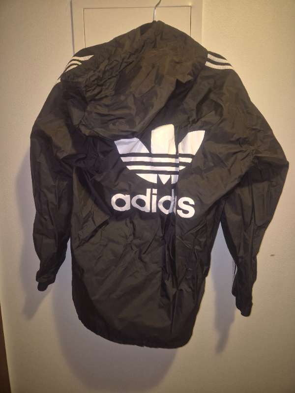 Adidas vindjakki