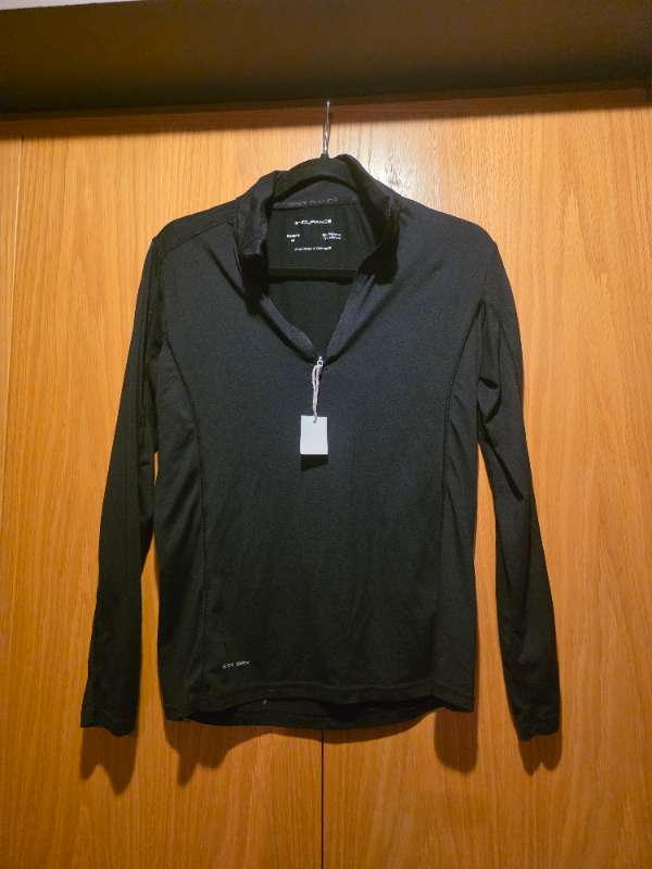 Hálfrennd endurance peysa