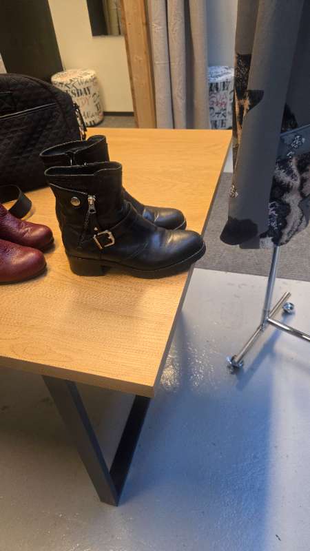 Nero giardini skór fóðraðir