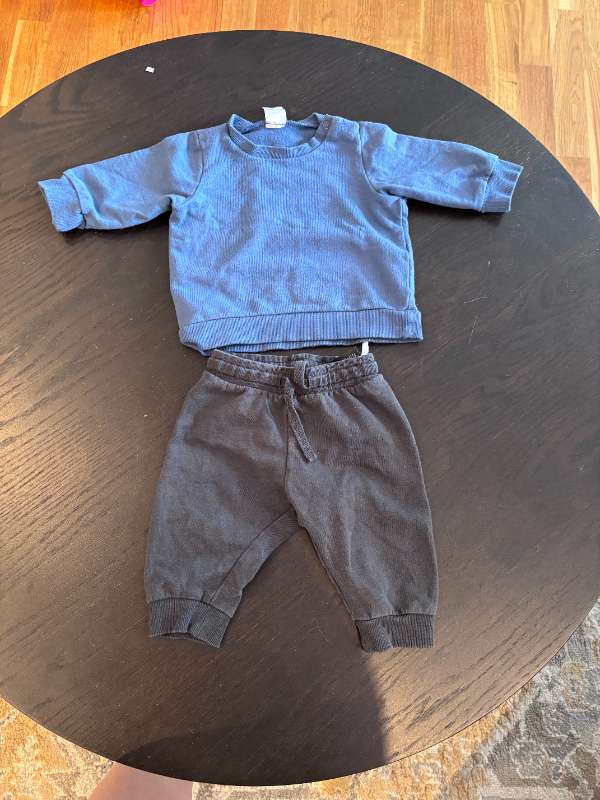 Joggingalli, buxur og peysa