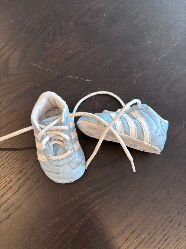 Adidas skór
