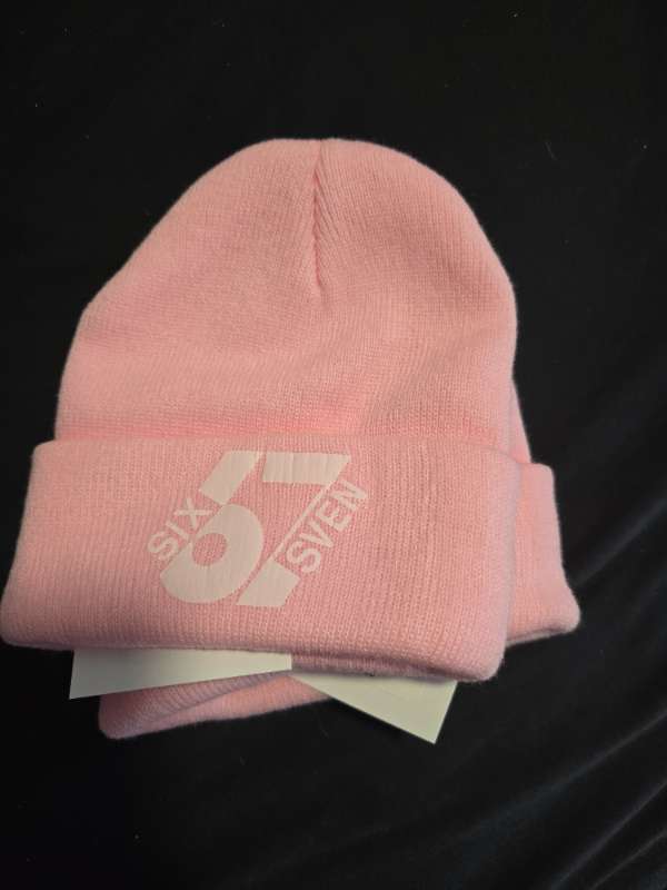 Six Seven bleik h