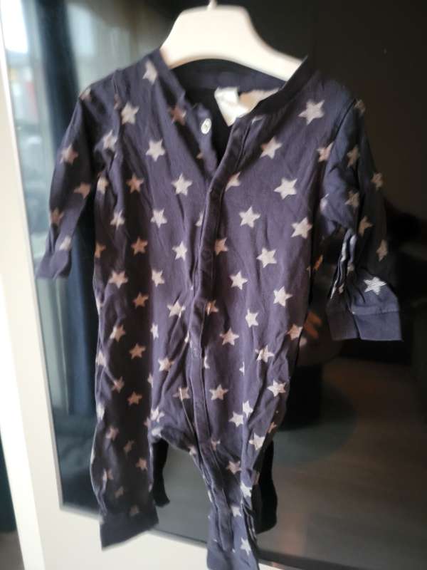 H&M dökkblár stjörnunáttgalli 74