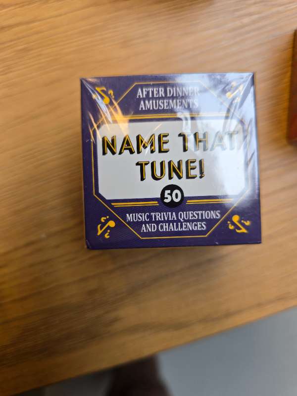 Spilaðu "nefndu lagið"