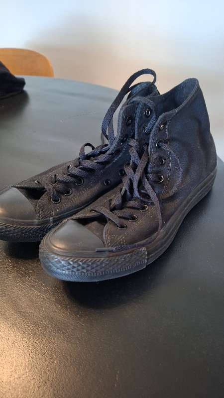 Converse svartir