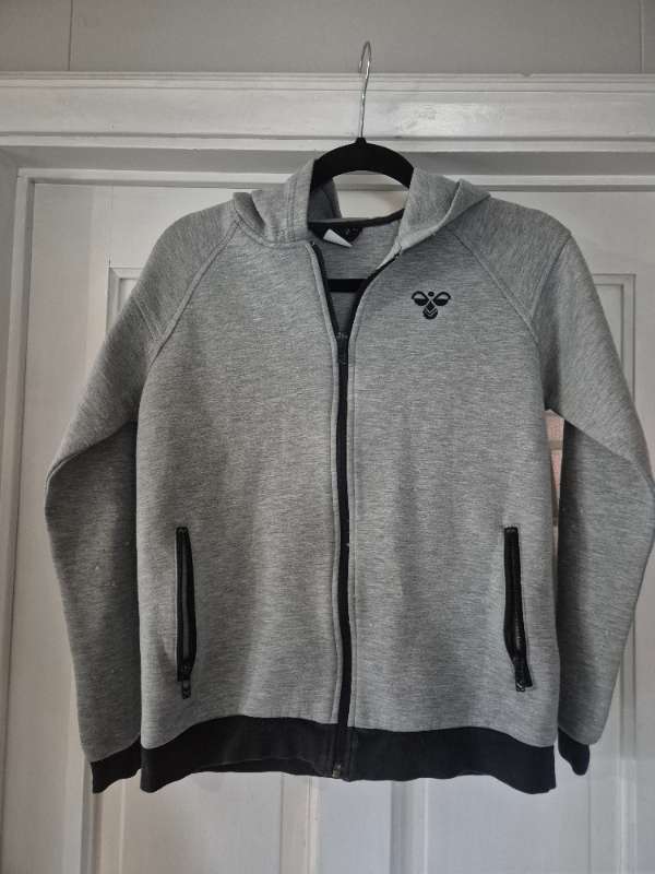Hummel peysa 13/14 ára