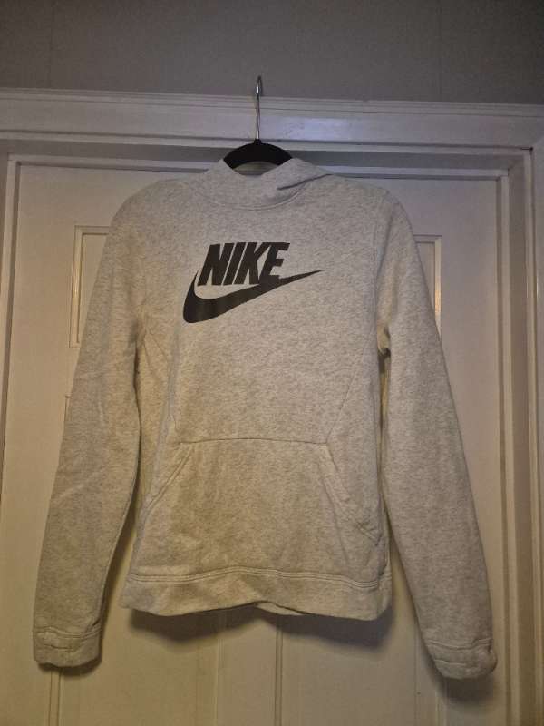 Nike hettupeysa 158-170/13-15 ára