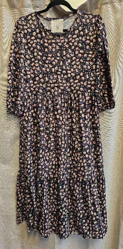 *Pull&Bear blómakjóll svartur